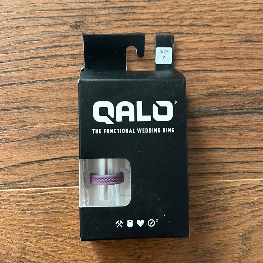 NWT QALO Functional Wedding Ring